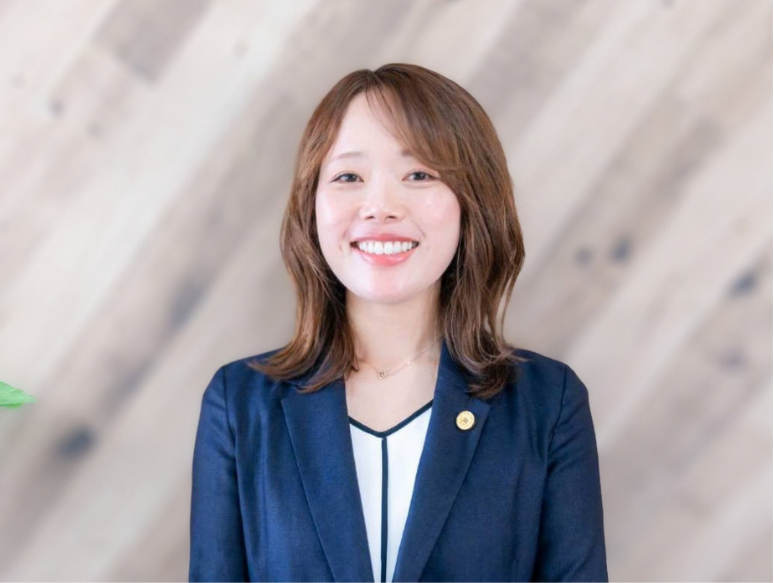代表行政書士鈴木愛美